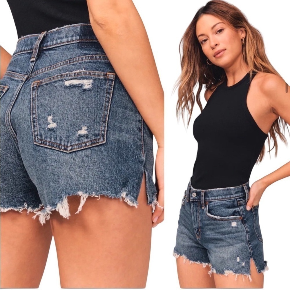 Abercrombie & Fitch The Mom Short Mid Rise Distressed Size 28